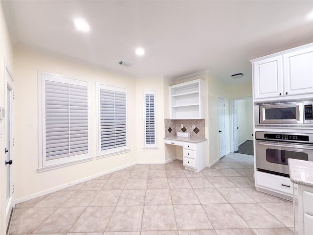 79 W Shale Creek Circle, Spring, TX 77382