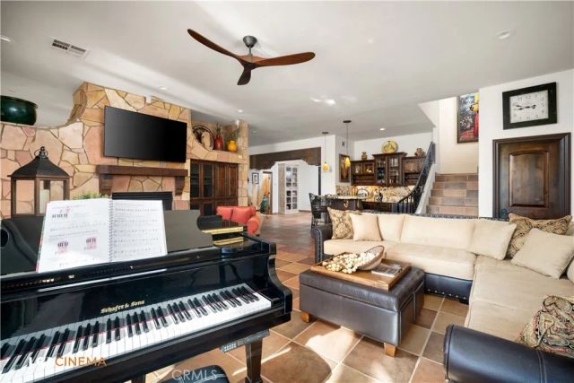 15001 Colonia De Las Rosas, Bakersfield, CA 93306