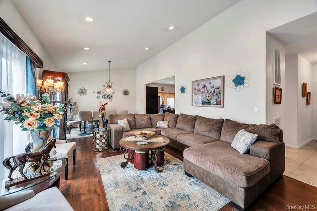 191 Flower Road, Shirley, NY 11967