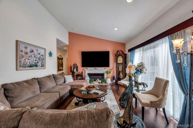 191 Flower Road, Shirley, NY 11967