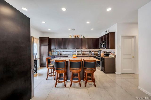 191 Flower Road, Shirley, NY 11967