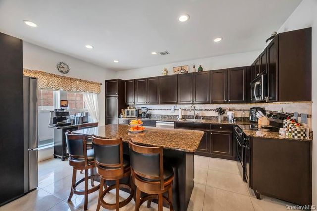 191 Flower Road, Shirley, NY 11967