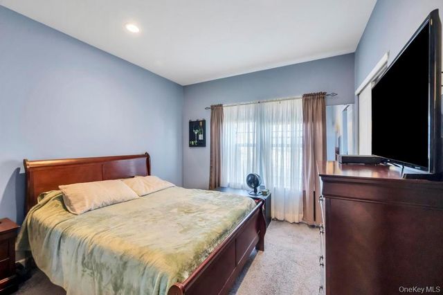 191 Flower Road, Shirley, NY 11967