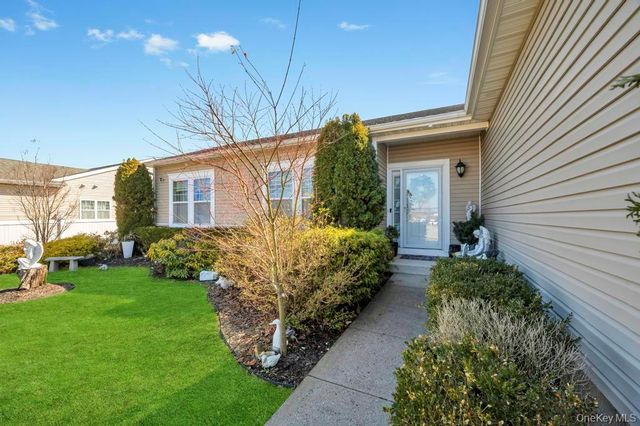 191 Flower Road, Shirley, NY 11967