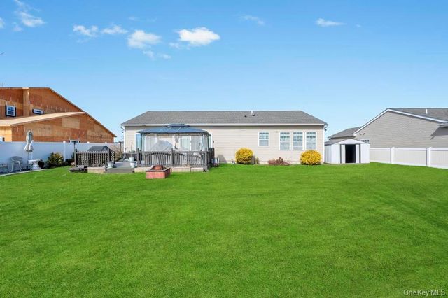 191 Flower Road, Shirley, NY 11967