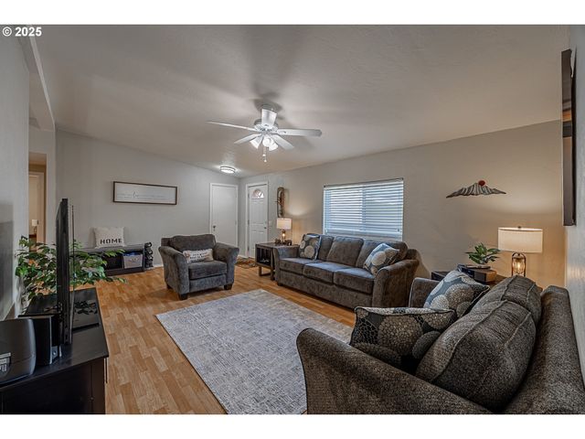 150 N 11TH St, Lakeside, OR 97449