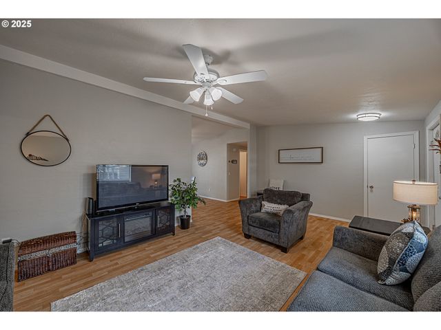 150 N 11TH St, Lakeside, OR 97449