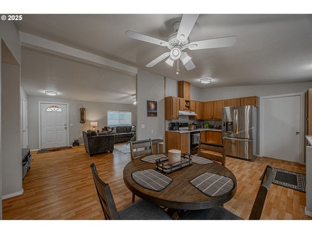 150 N 11TH St, Lakeside, OR 97449