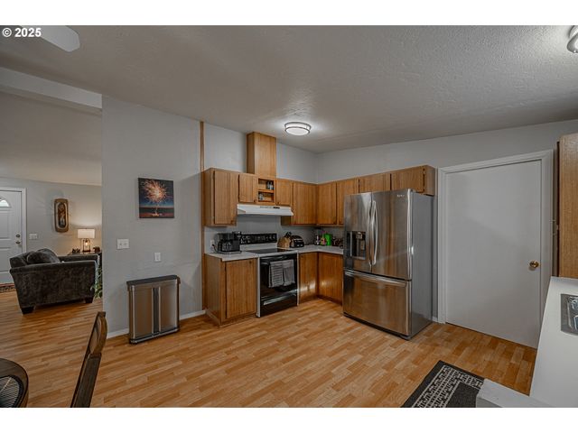 150 N 11TH St, Lakeside, OR 97449