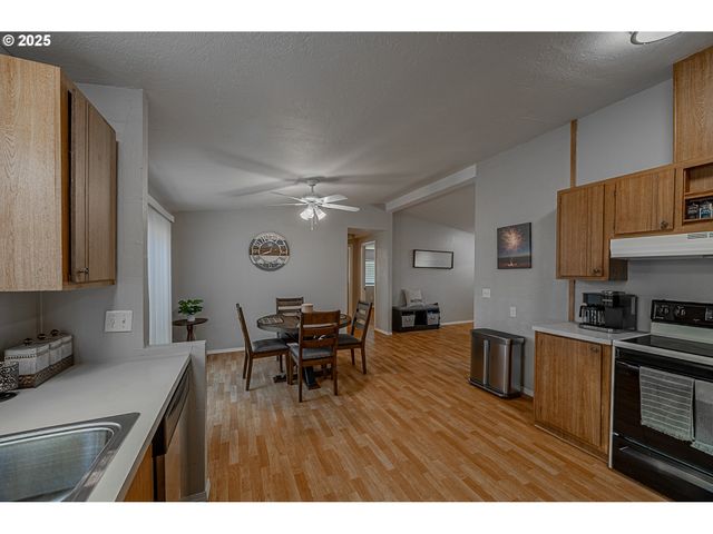 150 N 11TH St, Lakeside, OR 97449