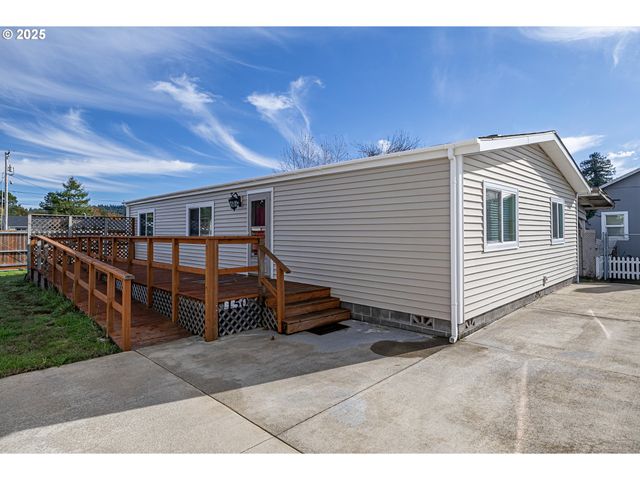 150 N 11TH St, Lakeside, OR 97449