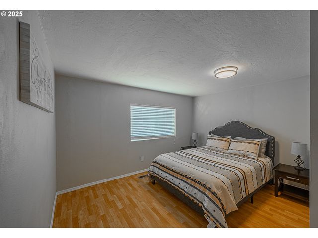 150 N 11TH St, Lakeside, OR 97449