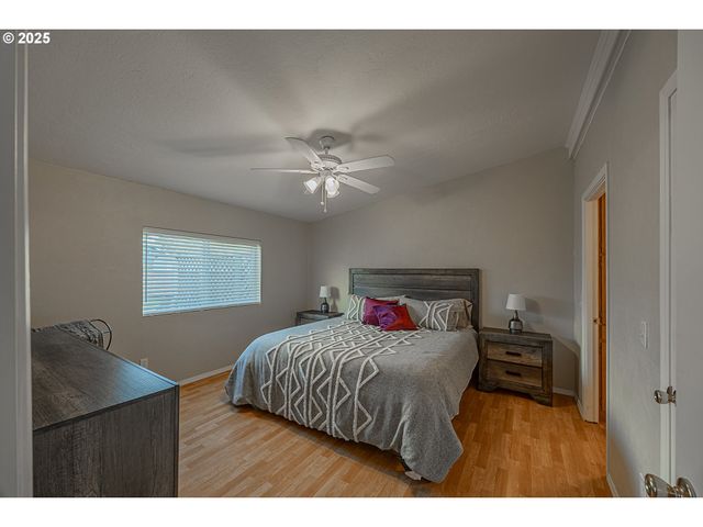 150 N 11TH St, Lakeside, OR 97449