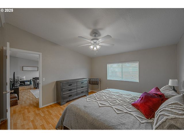 150 N 11TH St, Lakeside, OR 97449