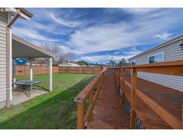 150 N 11TH St, Lakeside, OR 97449