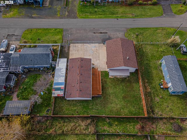 150 N 11TH St, Lakeside, OR 97449