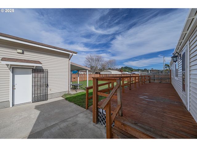 150 N 11TH St, Lakeside, OR 97449