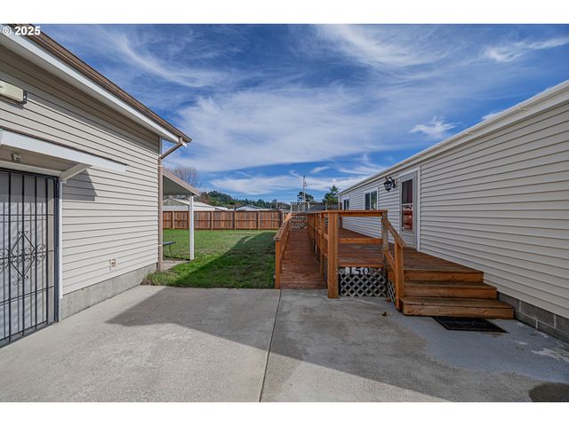 150 N 11TH St, Lakeside, OR 97449