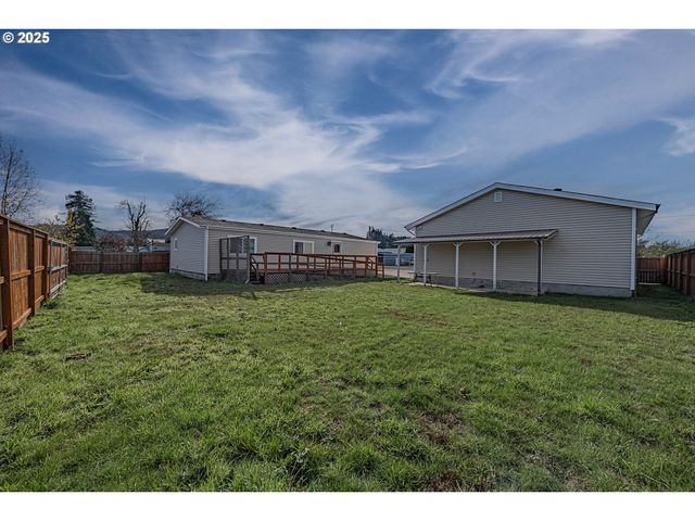 150 N 11TH St, Lakeside, OR 97449