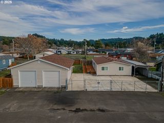 150 N 11TH St, Lakeside, OR 97449