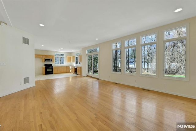 62 E Crescent, Mahwah, NJ 07430