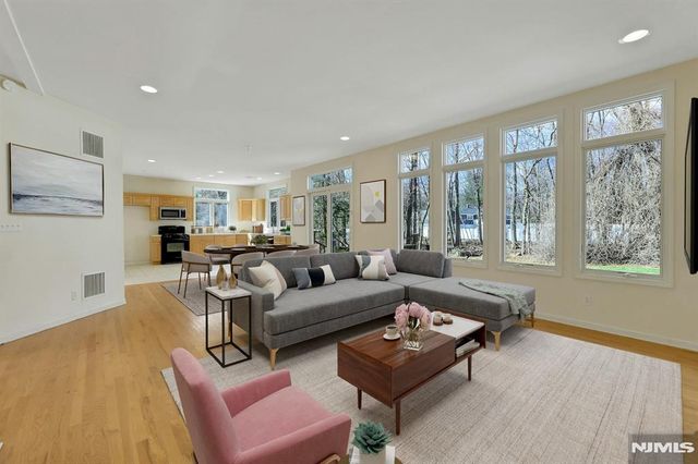 62 E Crescent, Mahwah, NJ 07430