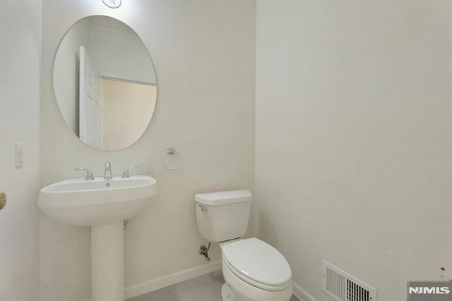 62 E Crescent, Mahwah, NJ 07430