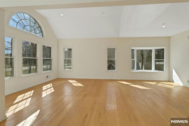 62 E Crescent, Mahwah, NJ 07430