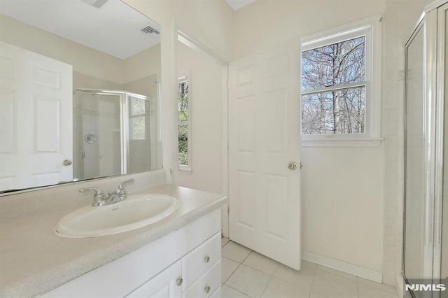 62 E Crescent, Mahwah, NJ 07430