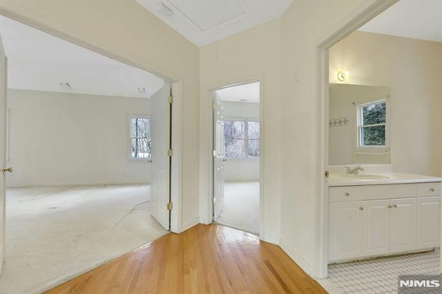 62 E Crescent, Mahwah, NJ 07430