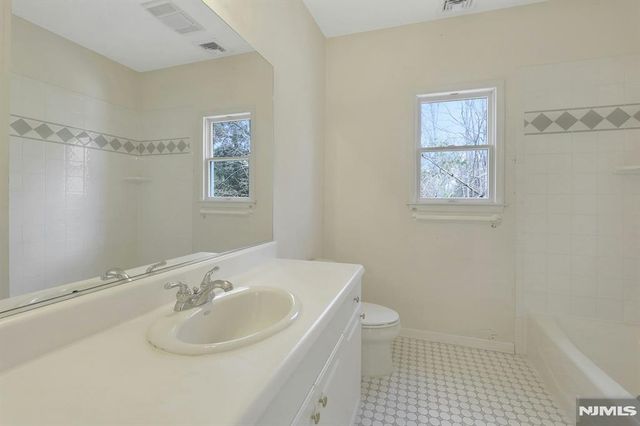 62 E Crescent, Mahwah, NJ 07430