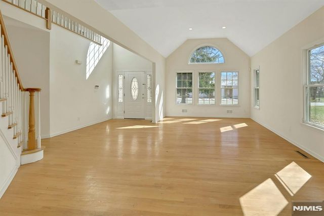 62 E Crescent, Mahwah, NJ 07430