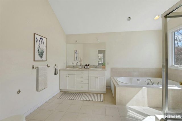 62 E Crescent, Mahwah, NJ 07430