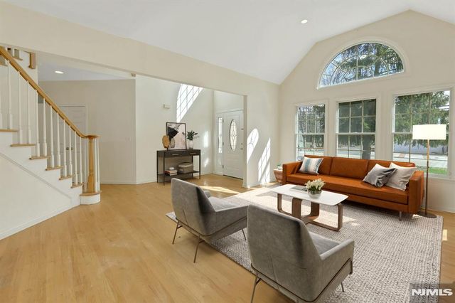 62 E Crescent, Mahwah, NJ 07430