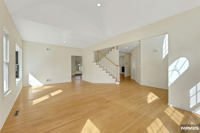 62 E Crescent, Mahwah, NJ 07430