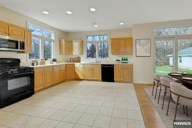 62 E Crescent, Mahwah, NJ 07430