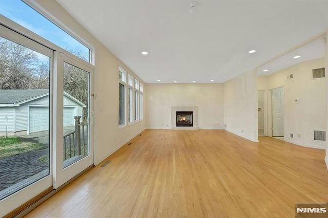 62 E Crescent, Mahwah, NJ 07430