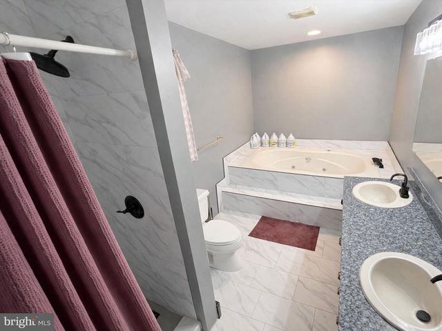 1585 MARILYN CT, Chambersburg, PA 17202