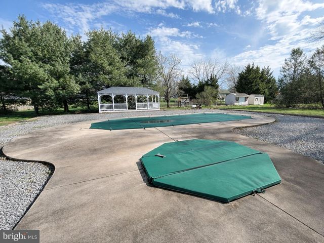 1585 MARILYN CT, Chambersburg, PA 17202
