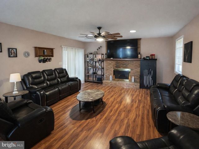 1585 MARILYN CT, Chambersburg, PA 17202