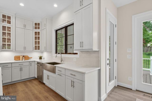 613 BLACKSTONE TER NW, Vienna, VA 22180