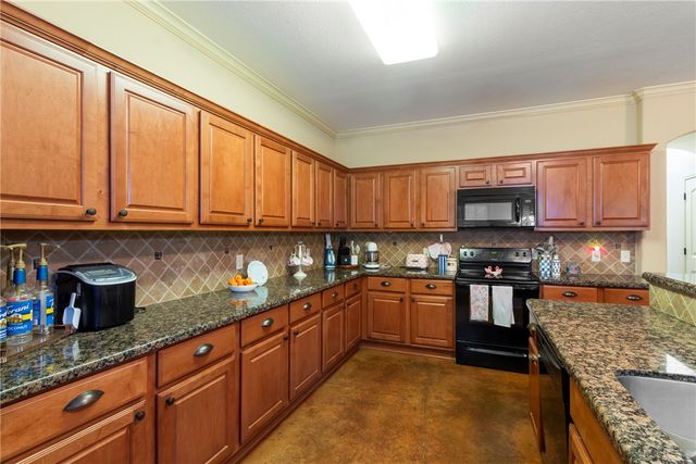 504 Deacon Drive W, College Station, TX 77845