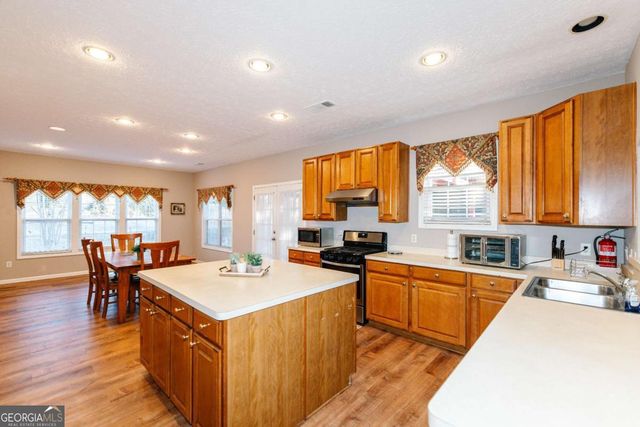 425 Martin Creek Way, Lawrenceville, GA 30045