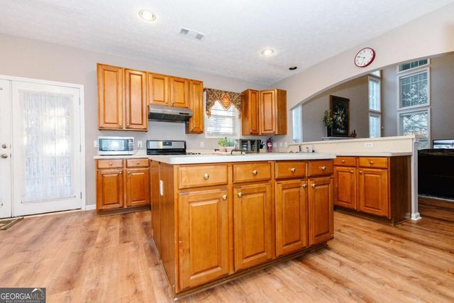 425 Martin Creek Way, Lawrenceville, GA 30045