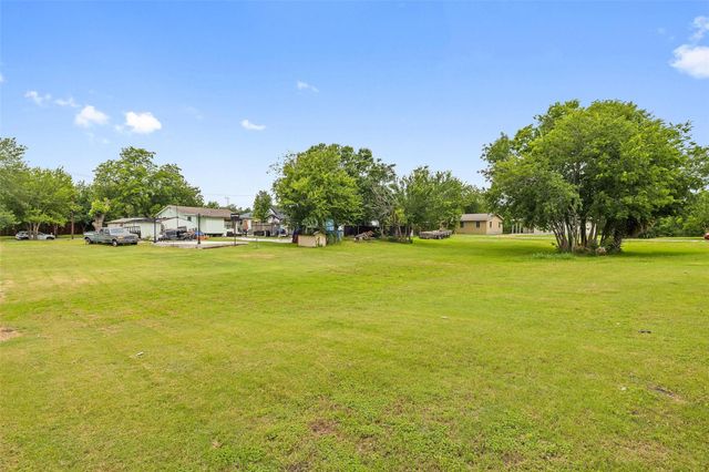 718 Kimbro ST, Taylor, TX 76574