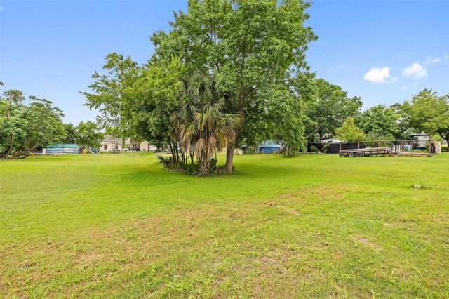 718 Kimbro ST, Taylor, TX 76574