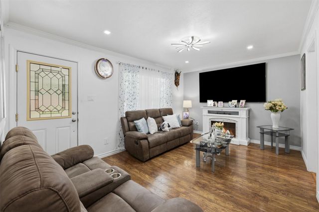 718 Kimbro ST, Taylor, TX 76574