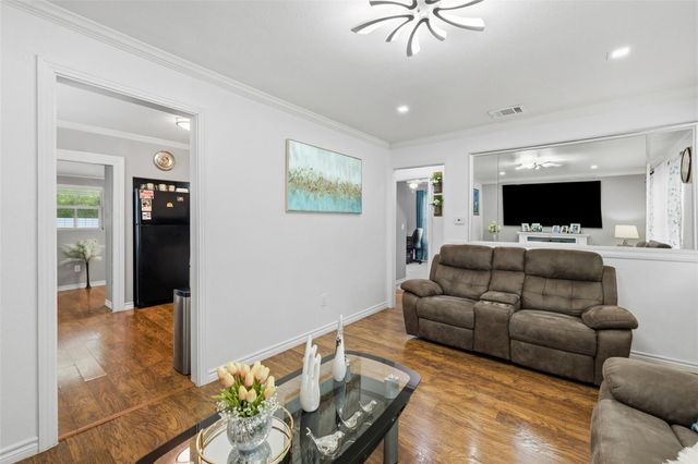 718 Kimbro ST, Taylor, TX 76574