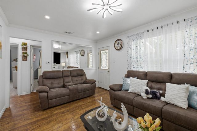 718 Kimbro ST, Taylor, TX 76574