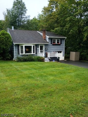 4 Adams Dr, Ogdensburg Boro, NJ 07439